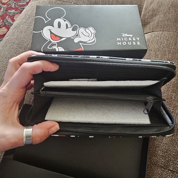 NWT Disney Bioworld Large Wallet - Picture 6 of 9